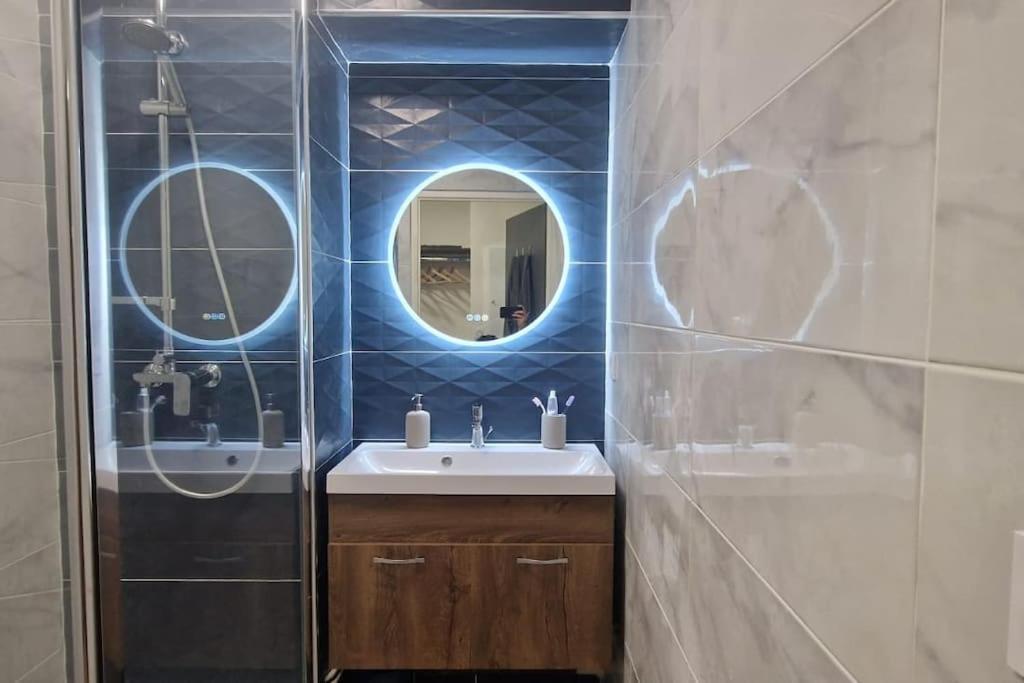 Lourde Center Apartment 3 Bed With Parking 卢德 外观 照片